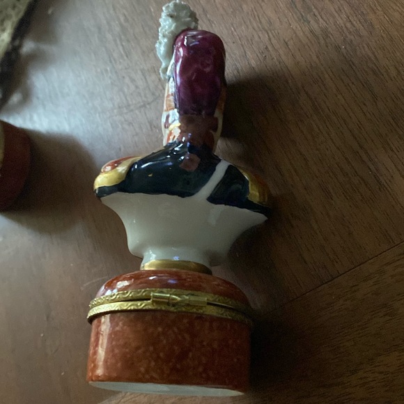 COPY - Vintage Limoges Soldier Hinged Trinket Box - Picture 3 of 7